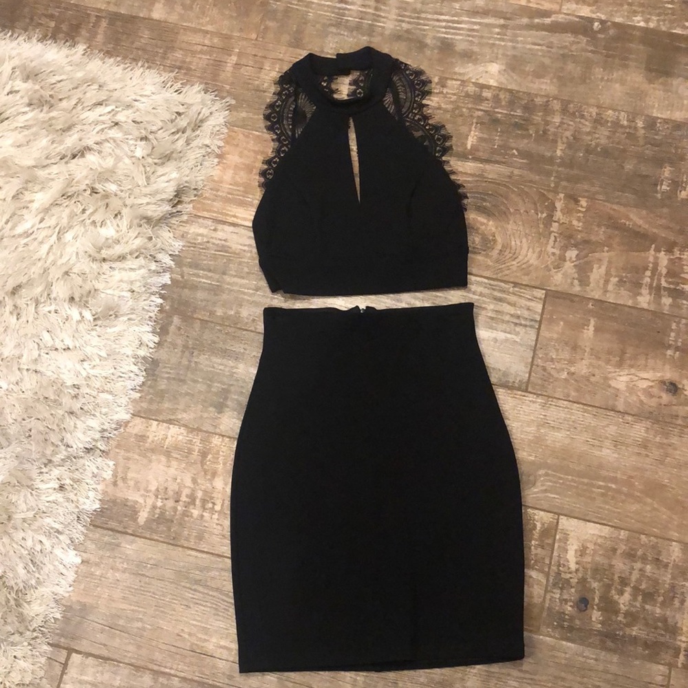 EUC LULUS  SZ XS  body con 2 piece dress ,lined.
